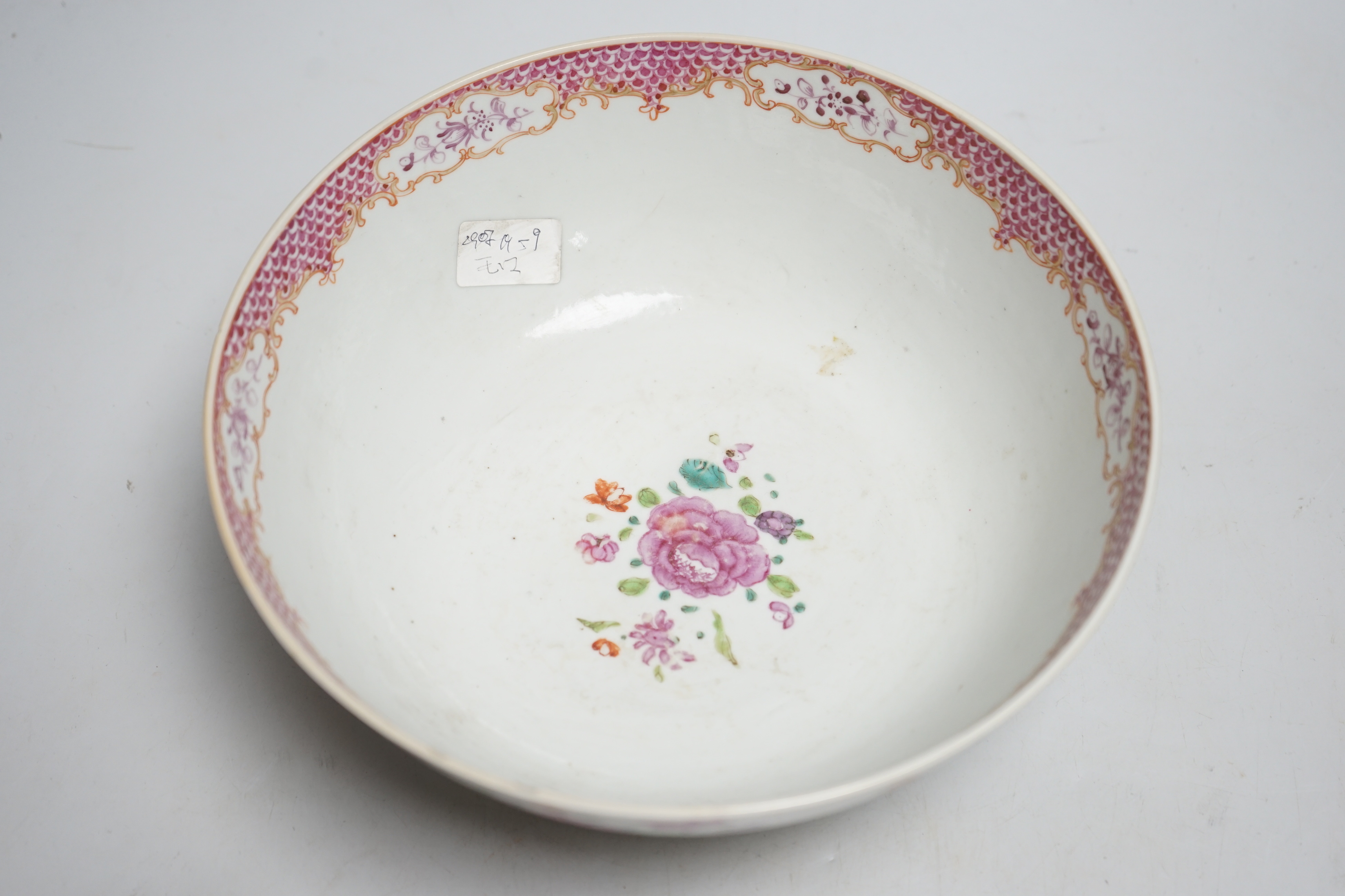 A Chinese famille rose bowl, Qianlong period, 23cm wide